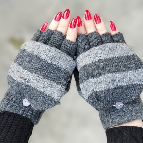 Black or Gray Fingerless Mittens / Gloves - Picture 2 of 4